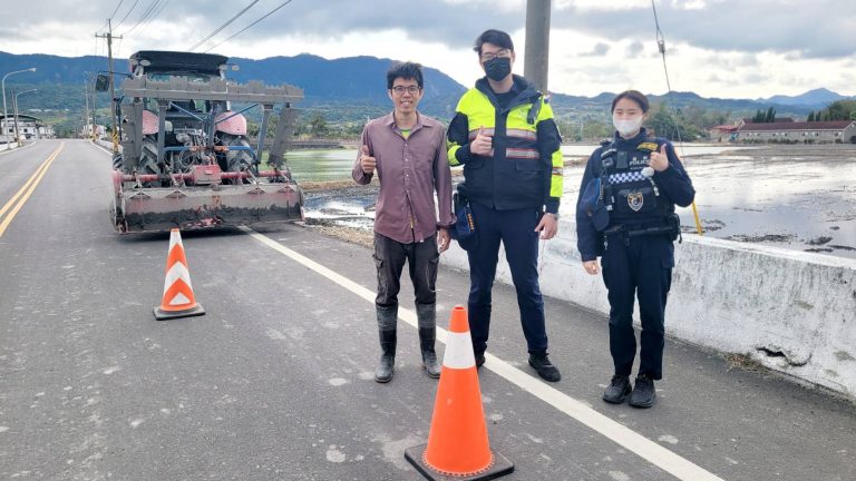 農忙季交通安全不打折　關山警呼籲農機上路前務必清除泥濘