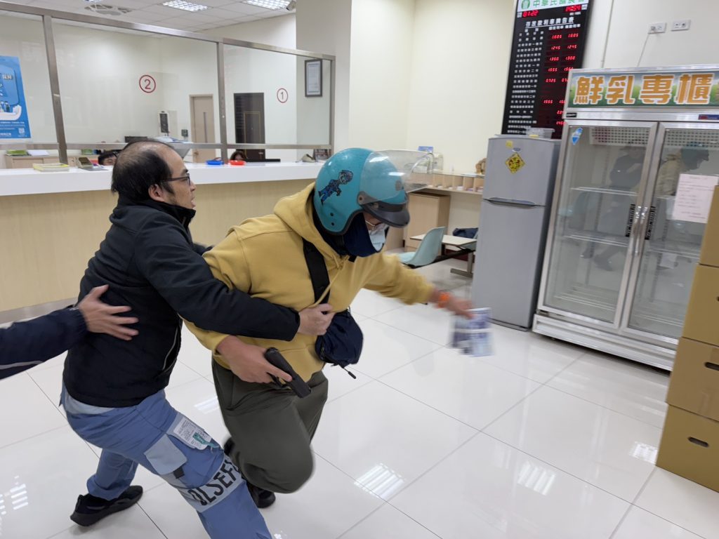 春節前防搶演練上場 中壢警分局攜手農會強化金融安全