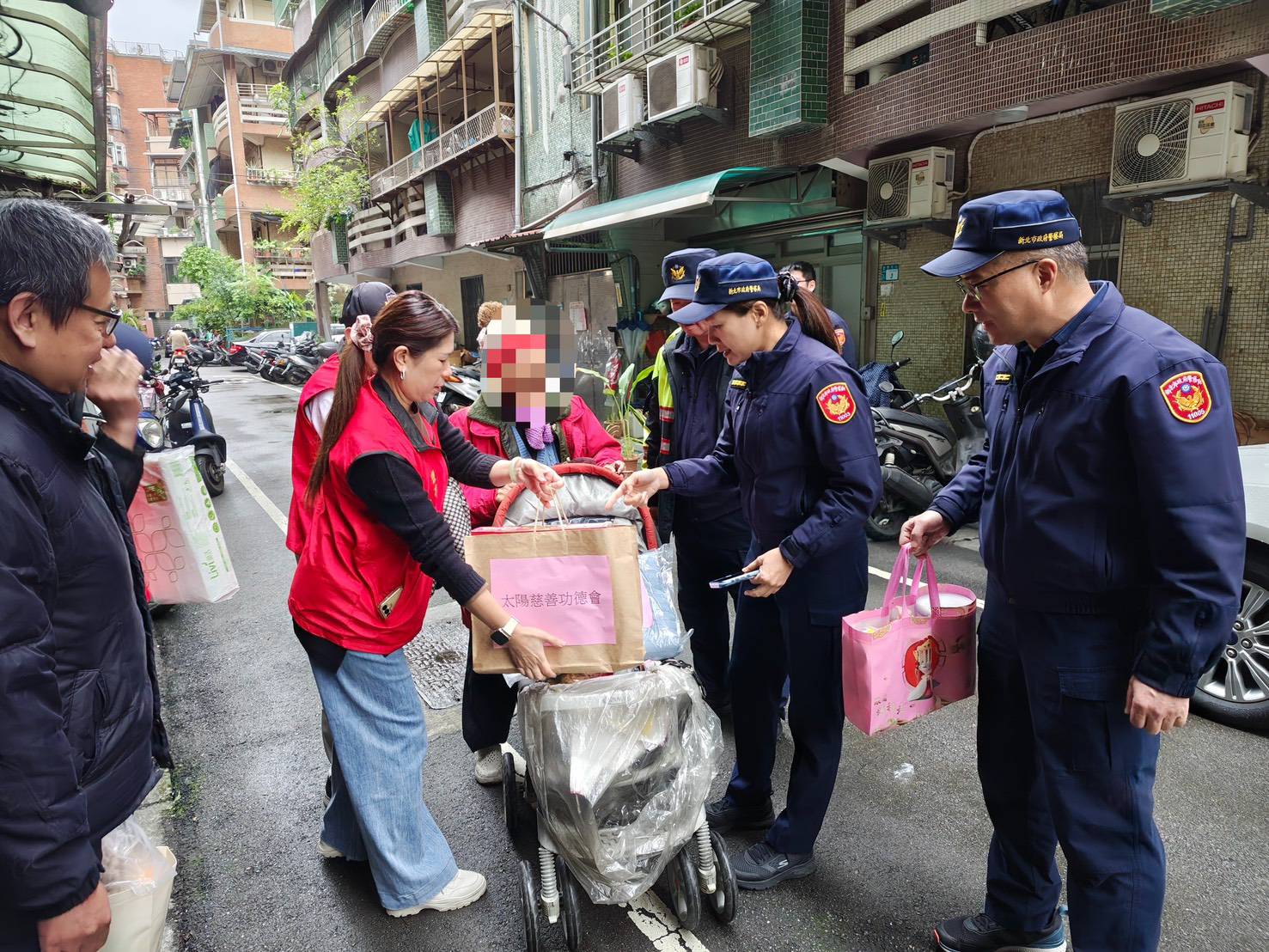 樹林警結合太陽功德會歲末寒冬送暖–獨居長輩足甘心