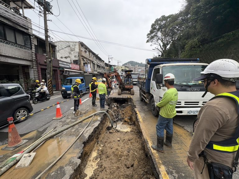 基隆工務處要求台水先試挖再施工　八堵路漏水工程26日進場修復