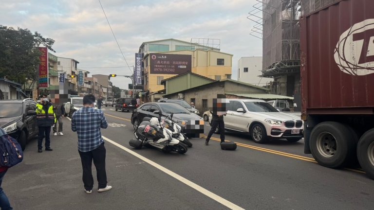 苗栗三義台13線連環追撞　轎車撞警用重機釀1傷