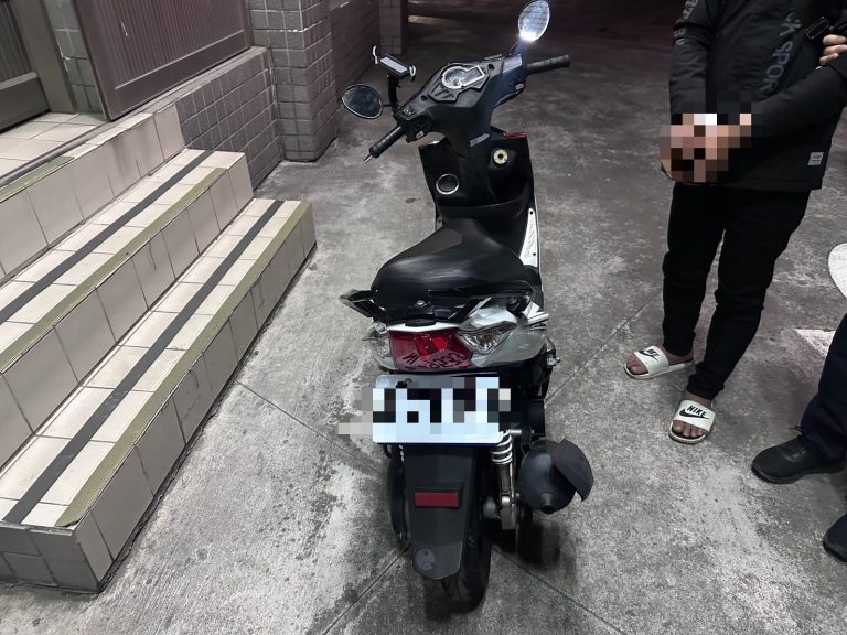 機車沒油報案求助　警方到場驚見竟是失竊車現行犯