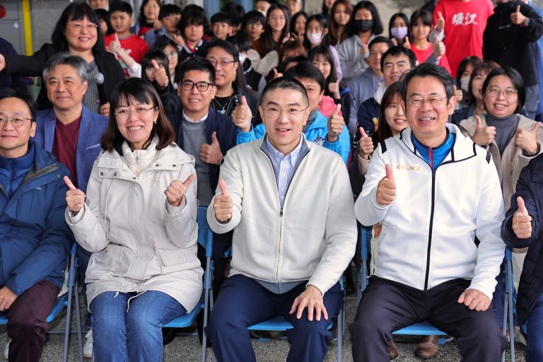 暖暖高中半戶外球場動工　謝國樑：打造不受天候影響的校園運動空間