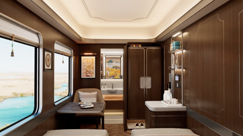 「新東方快車」2026年5/4日首航 陸上「頂級郵輪」一票難求 新疆暮春初夏賞花浪漫遊首選 4 01%E6%96%B0%E6%9D%B1%E6%96%B9%E5%BF%AB%E8%BB%8A 1