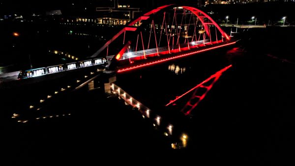 《圖說》淡海輕軌藍海橋。〈捷運局提供〉