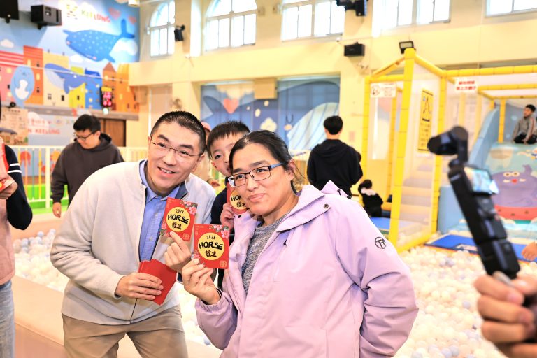 基隆「一區一室內兒童樂園」突破50萬人次　謝國樑發紅包與童同樂