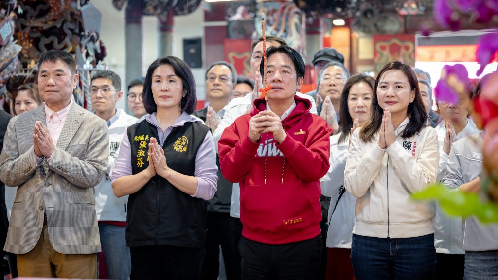 總統前往永貞宮參香發放福袋00002 - 報新聞 Mega News