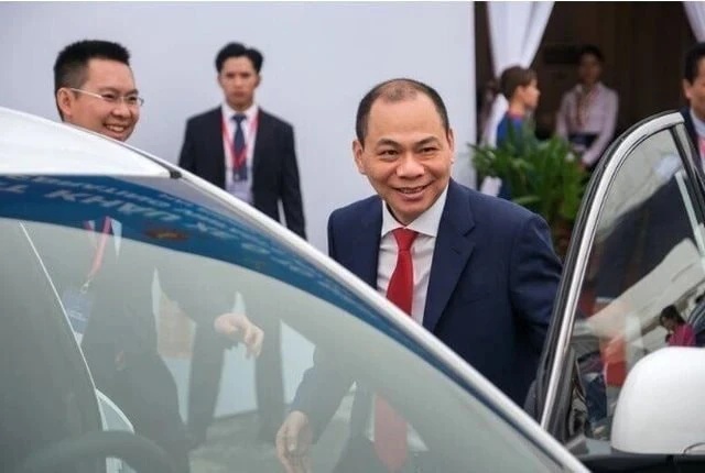 2026年春節假期後，越南超過100家企業同步釋出逾8,200個職缺，其中電動車與製造業成為主要動能；本土電動車廠 VinFast 一家即占超過2,700人，顯示產線擴建與產能提升步伐加快，亦反映越南承接全球供應鏈轉移的趨勢持續升溫。(圖／CafeF)