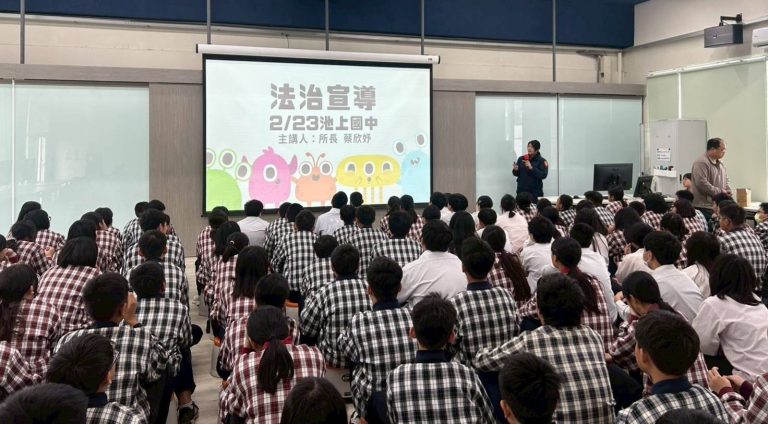 開學校園安全升級　關山警入校宣導反詐、反毒與交通新制