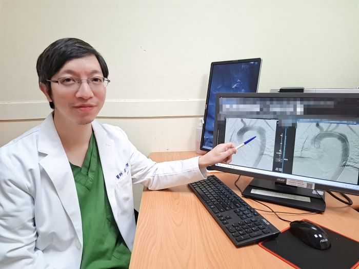 胸部鈍挫傷恐致主動脈破裂 醫:死亡率高達八成需及早診斷 5 《圖說》臺北醫院心臟血管外科孟繁傑醫師提醒,車禍、自摔或高處墜落後,可能隱藏心臟或主動脈損。〈臺北醫院提供〉