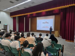 單車環臺熱血行經玉里 警前進休息站 強化防詐與交通安全 18 1774431577893