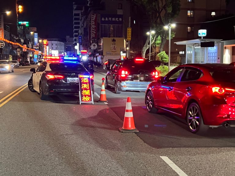中壢警封閉式路檢強力執法　查扣12車含千萬超跑無照上路