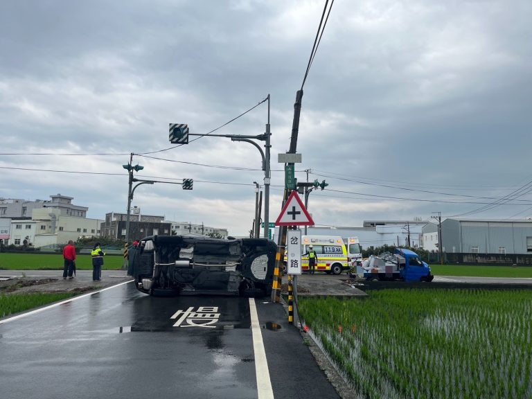 苑裡路口車禍！小貨車與轎車碰撞　雙方無酒駕原因待查
