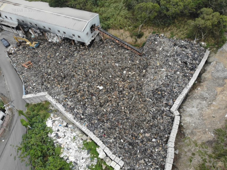 苗栗非法棄置1500噸廢塑膠 檢方起訴13人
