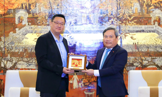 越南河內舊宅改建案吸引CT&D評估投資 CT&D董事長與河內市人民委員會主席會面,為Thanh Xuan Bac住宅區改建提案首度公開對接。圖 / VnExpress