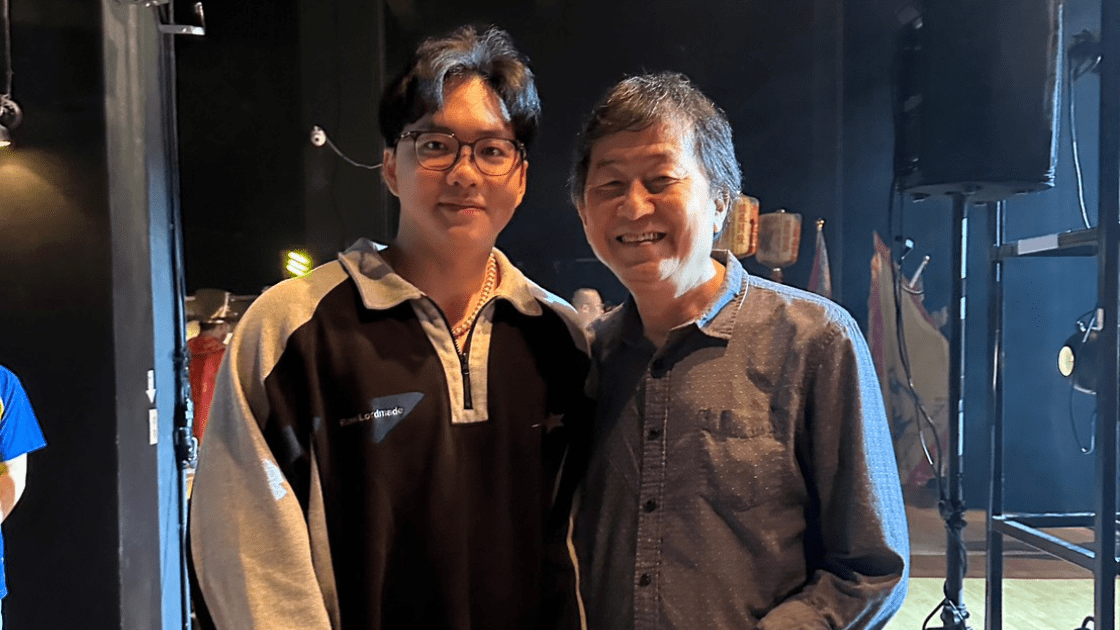 行銷長程品恆與金鐘製作人賴勛彪後台合影。