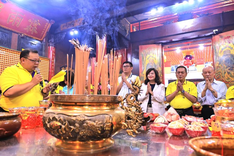基隆七堵慶濟宮媽祖聖誕祈福　邱佩琳參拜祝願市運昌隆