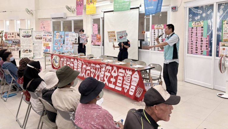 關山警深入電光部落宣導！「70歲換照新制上路」、防詐及婦幼安全