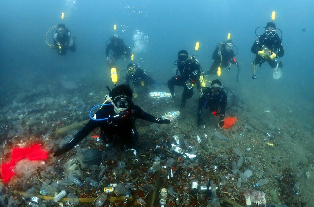新北蟬聯全國「海洋環境管理考核」最高榮譽 連2年榮獲特優 19 %E6%B7%A8%E6%B5%B7%E5%90%88%E4%BD%9C%E7%A4%BE%E6%8F%90%E4%BE%9B%E8%A3%9D%E5%82%99%E4%BA%88%E6%BD%9B%E6%B5%B7%E6%88%B0%E5%B0%87%E9%80%B2%E8%A1%8C%E6%B7%A8%E6%B5%B7%E6%B4%BB%E5%8B%95 1024x674 1
