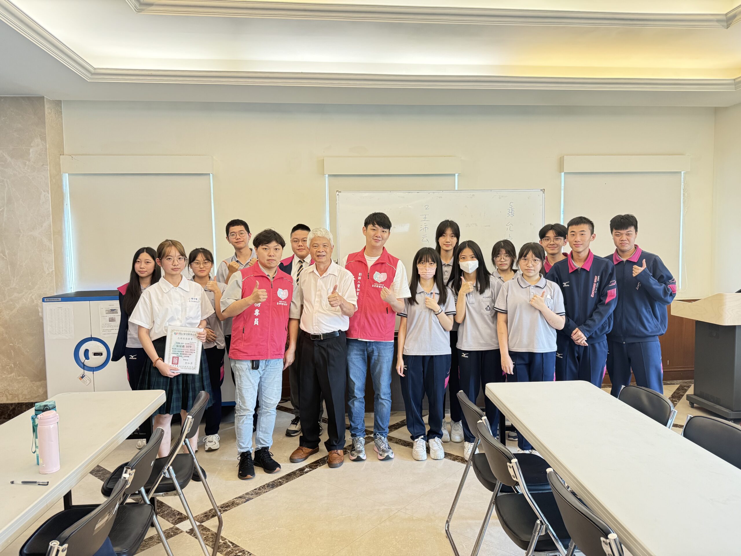 二信高中圖書館小太陽成長社新社長誕生 傳承服務延續溫暖 30 8203248E ED62 4EE9 A26B 81D94F2651C1 scaled