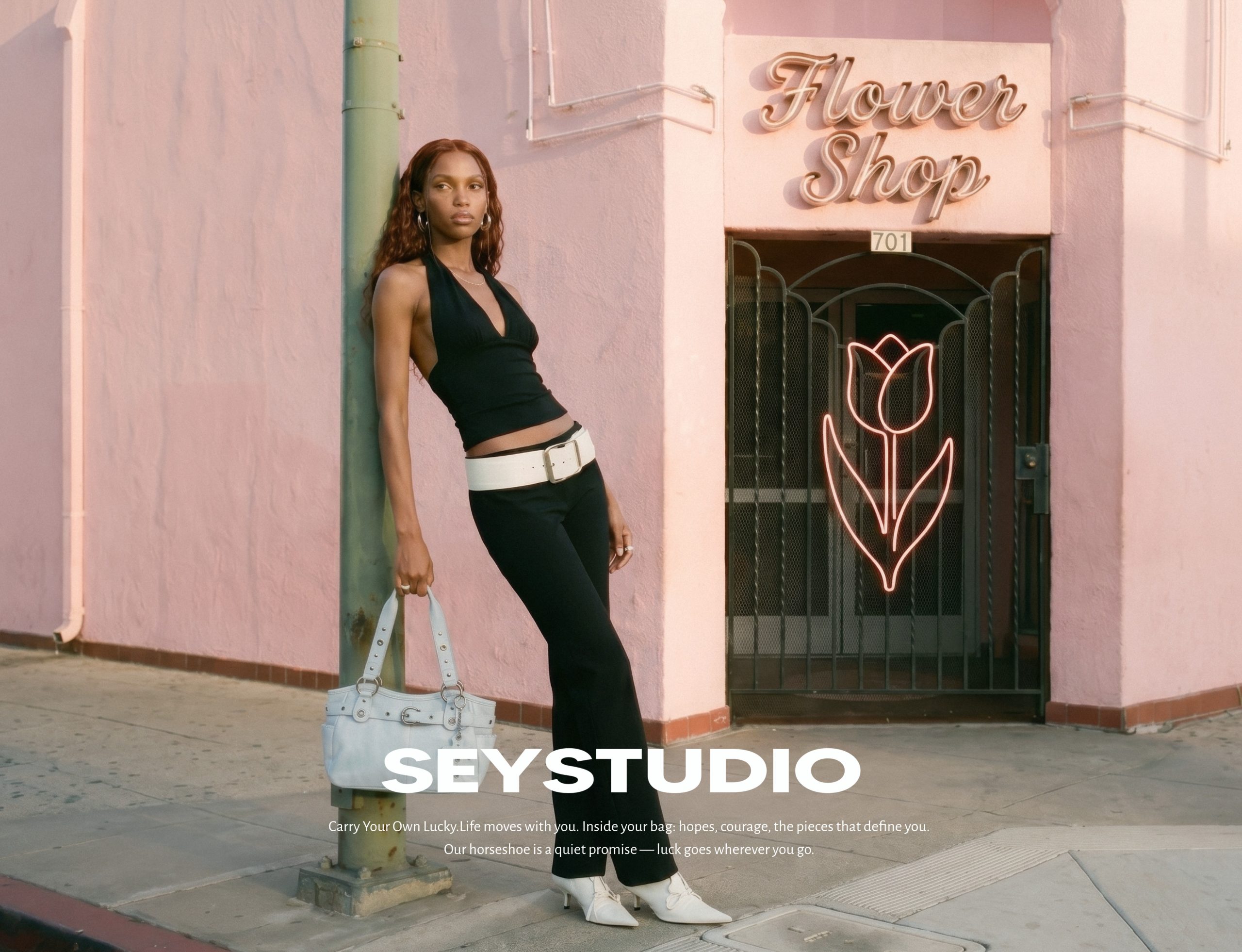 小資女新選擇!韓國服飾大廠DF推出全新包包品牌「SEYSTUDIO」 馬蹄包展現現代復古風 小資女新選擇!韓國服飾大廠DF推出全新包包品牌「SEYSTUDIO」 馬蹄包展現現代復古風