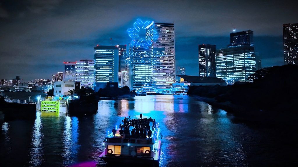 東京竹芝首辦海上觀看無人機秀!300架無人機夜空上演光之舞 東京竹芝首辦海上觀看無人機秀!300架無人機夜空上演光之舞