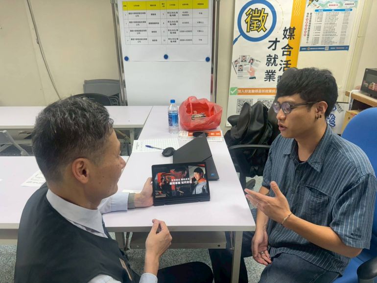 《圖說》臺北市榮服處為協助退除役官兵及眷屬順利接軌職場，拓展多元就業機會，今日攜手嘉里大榮物流公司辦理現場徵才媒合活動。〈臺北市榮服處提供〉