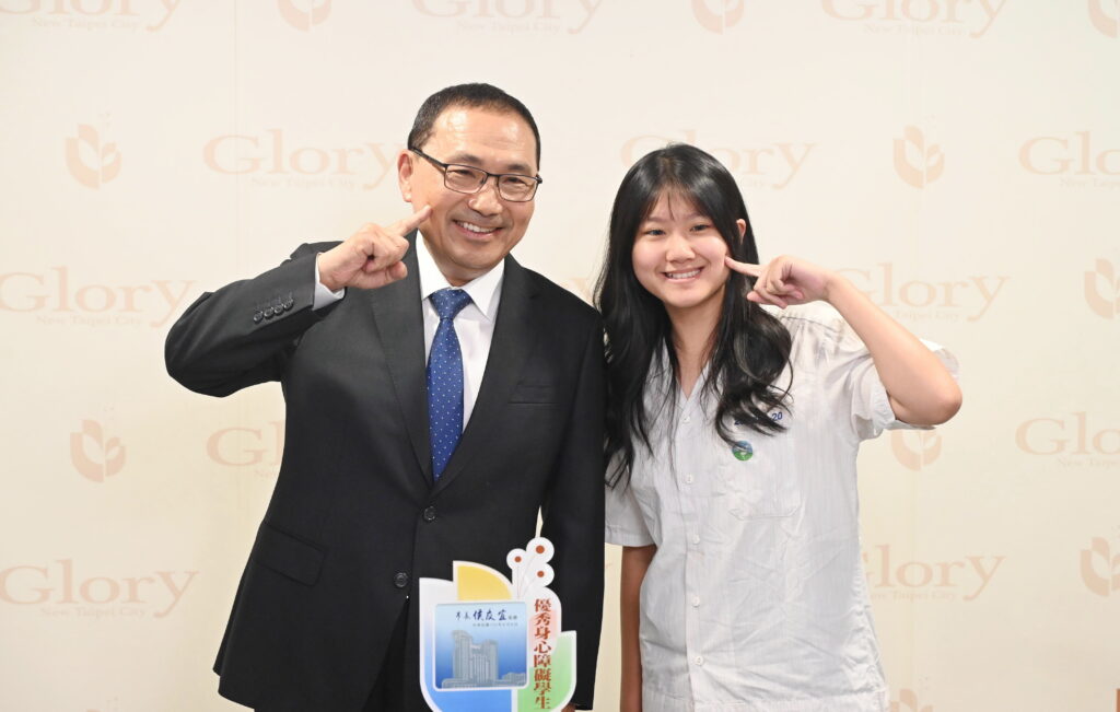 新北表揚30名優秀身心障礙市長獎學生 從失明復學到演說冠軍 展現學習無限可能 20 S 48832629