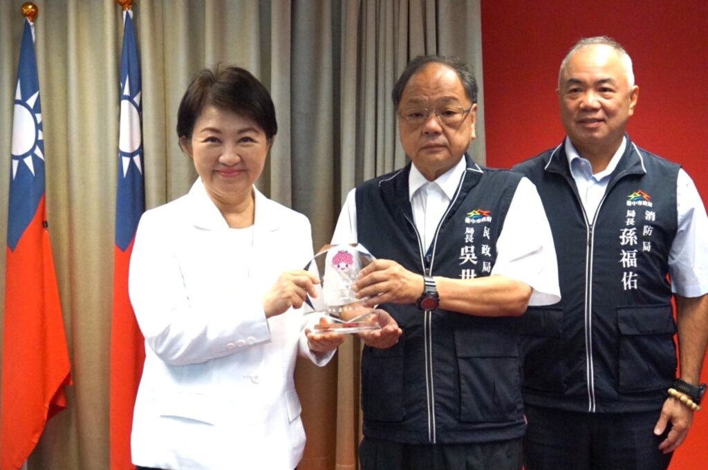 中市民政局勇奪希朵獎雙獎 《大川原夢之旅》見證尋根圓夢與性平改革 19 %E4%B8%BB%E7%85%A7 %E4%B8%AD%E5%B8%82%E6%B0%91%E6%94%BF%E5%B1%80%E5%8B%87%E5%A5%AA%E5%B8%8C%E6%9C%B5%E7%8D%8E%E9%9B%99%E7%8D%8E %E5%A4%A7%E5%B7%9D%E5%8E%9F%E5%A4%A2%E4%B9%8B%E6%97%85 %E5%8B%87%E5%A5%AA %E6%80%A7%E5%88%A5%E5%B9%B3%E7%AD%89%E6%95%85%E4%BA%8B%E7%8D%8E %E7%AC%AC%E4%B8%80%E5%90%8D