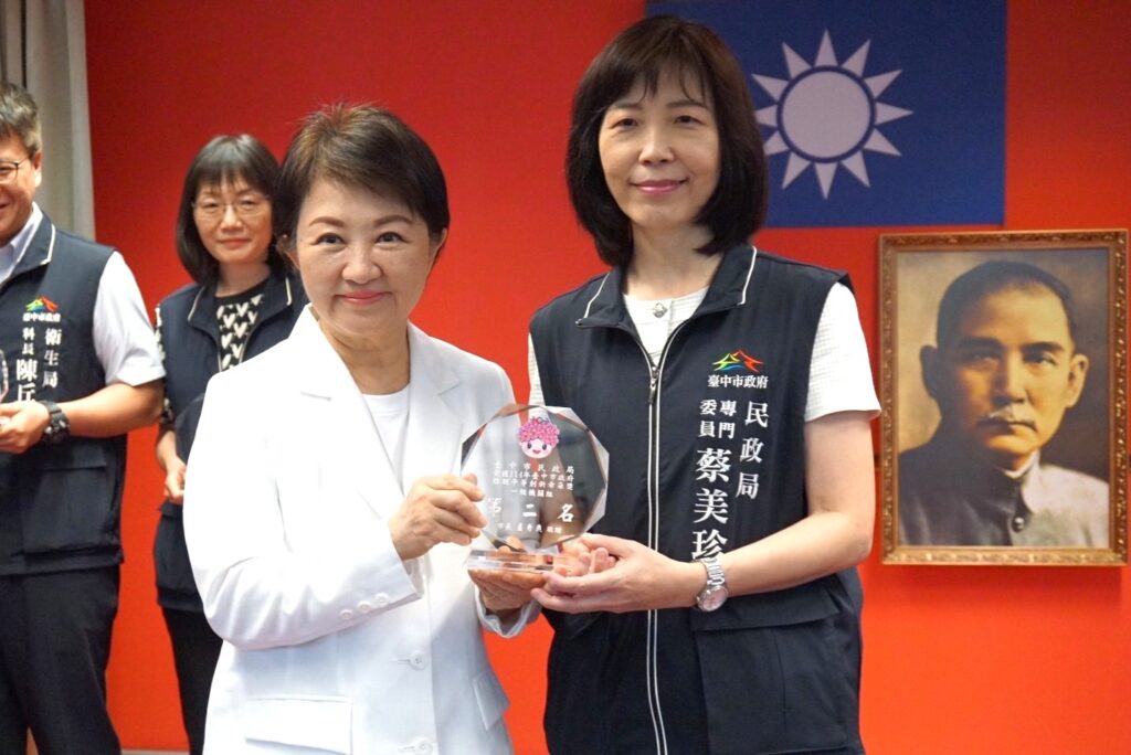 中市民政局勇奪希朵獎雙獎 《大川原夢之旅》見證尋根圓夢與性平改革 20 %E4%B8%AD%E5%B8%82%E6%B0%91%E6%94%BF%E5%B1%80%E5%8B%87%E5%A5%AA%E5%B8%8C%E6%9C%B5%E7%8D%8E%E9%9B%99%E7%8D%8E cedaw%E4%BE%86%E7%85%A7%E8%B7%AF %E6%80%A7%E5%B9%B3%E4%B8%8D%E5%86%8D%E9%9C%A7 %E5%89%B5%E6%96%B0%E6%96%B9%E6%A1%88%E5%89%87%E7%8D%B2%E4%B8%80%E7%B4%9A%E6%A9%9F%E9%97%9C%E7%B5%84 %E5%89%B5%E6%96%B0%E7%8D%8E %E7%AC%AC%E4%BA%8C%E5%90%8D