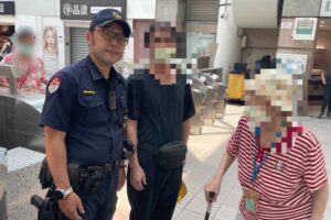 8旬婦人捷運站獨自徘徊 捷警憑一張醫院藥單 順利找到回家路 12 MEITU 20260704 121354883