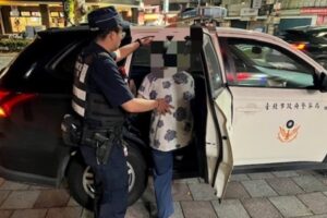 老婦人深夜迷途街頭 士林警暖心安撫護送返家 54 MEITU 20260705 153410583