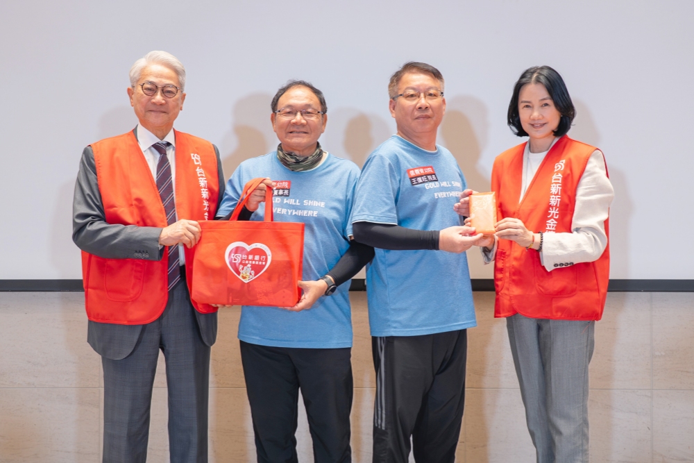 台新新光金控助雲林信義育幼院童圓夢 董座吳東亮親收院童溫馨獻上《感謝你的愛》 59 20260707017