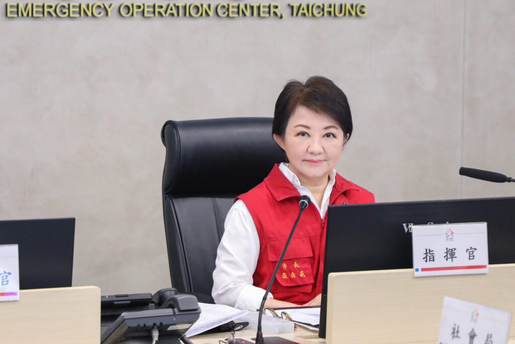 巴威颱風逼近中市啟動一級應變 盧秀燕:山區保全戶傍晚前完成撤離 44 %E9%98%B2%E7%AF%84%E5%B7%B4%E5%A8%81%E9%A2%B1%E9%A2%A8 %E5%B8%82%E9%95%B7%E7%9B%A7%E7%A7%80%E7%87%95%E8%A6%AA%E5%9D%90%E9%8E%AE%E7%81%BD%E5%AE%B3%E6%87%89%E8%AE%8A%E4%B8%AD%E5%BF%83