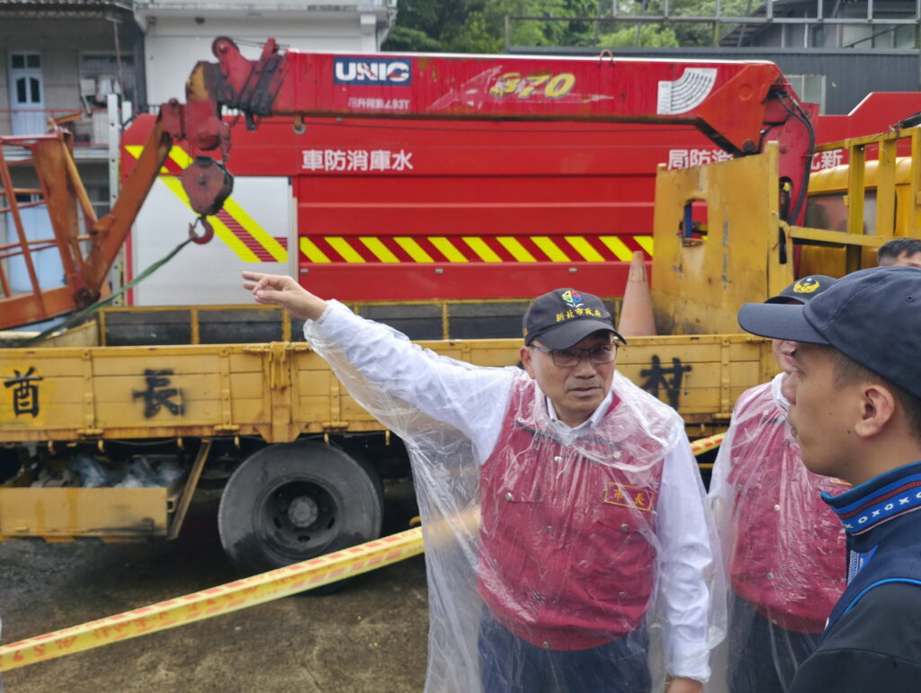 巴威颱風陸警發布 侯友宜視察新店社區邊坡搶災及烏來防颱整備 18 S 630841