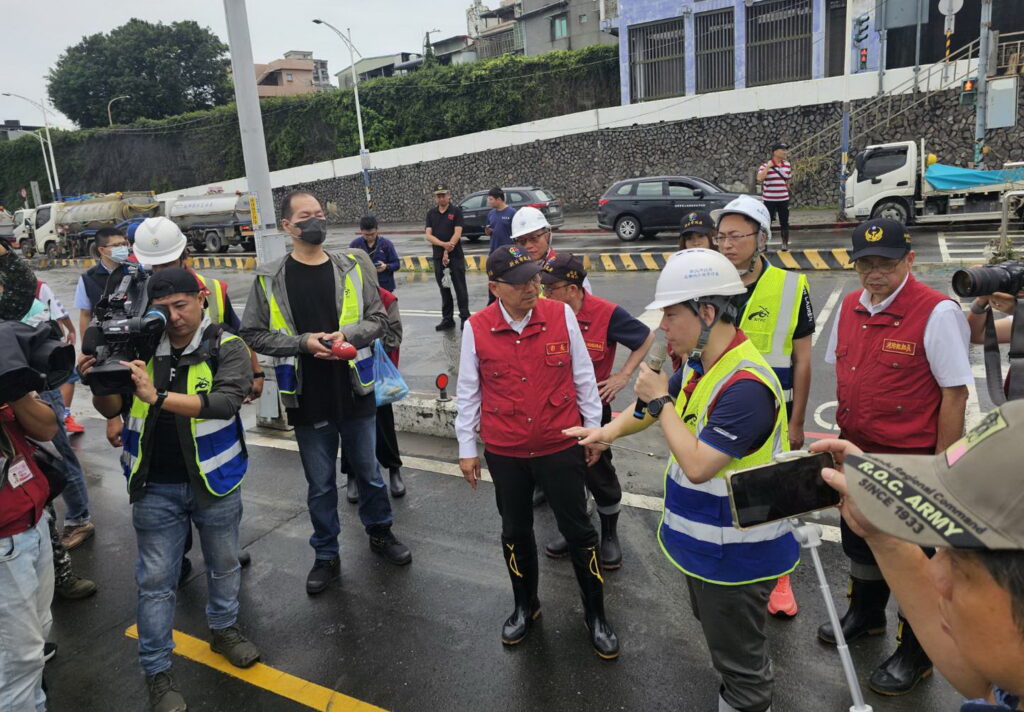巴威警報解除 侯友宜率市府團隊視察風災後復原工作進度 13 0fbbf357cc4c9bbb96f5e65d3fab546dc31b819
