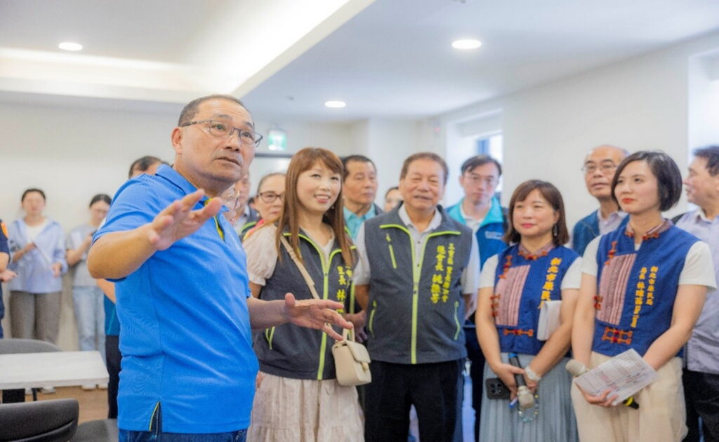 侯友宜視察新北原民服務中心改造工程 特色外牆彩繪Q版雲豹山林好朋友搶先亮相 34 %E5%9C%96%E7%89%872 1