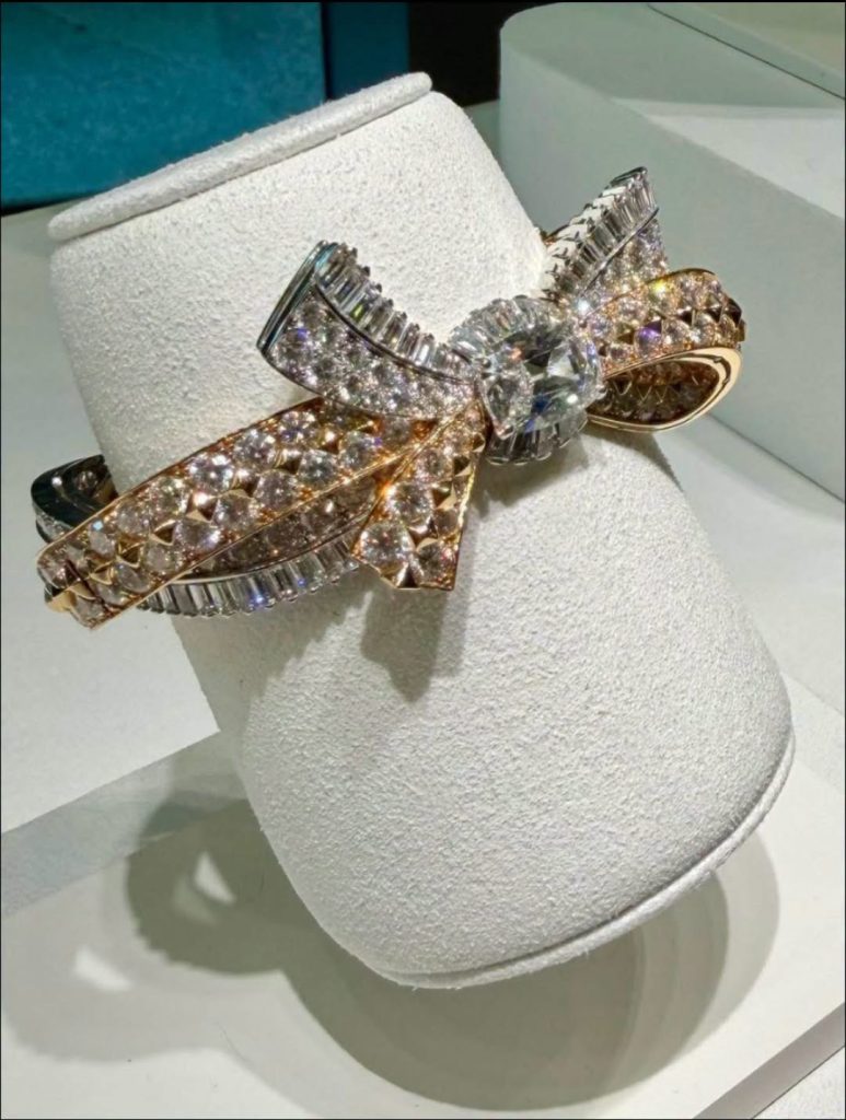 《一件珠寶,一部世家史》 梵克雅寶@Van Cleef & Arpels把工藝變成可以閱讀的文化 《一件珠寶,一部世家史》 梵克雅寶@Van Cleef & Arpels把工藝變成可以閱讀的文化