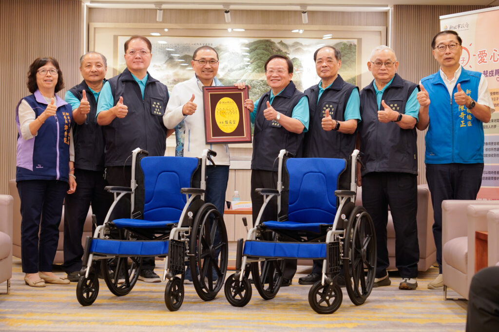 板橋埔墘福德宮捐255台輪椅給新北輔具資源中心 另贈埔墘國小身障學童電動輪椅 45 0721003