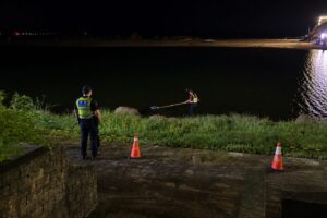 泳圈漂流險釀意外 瑞芳警即時制止民眾涉險撿拾 24 MEITU 20260726 175407535