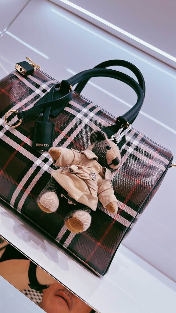 《英倫經典開始賣萌》 Burberry吊飾家族新成員 一狐狸來了 《英倫經典開始賣萌》 Burberry吊飾家族新成員 一狐狸來了