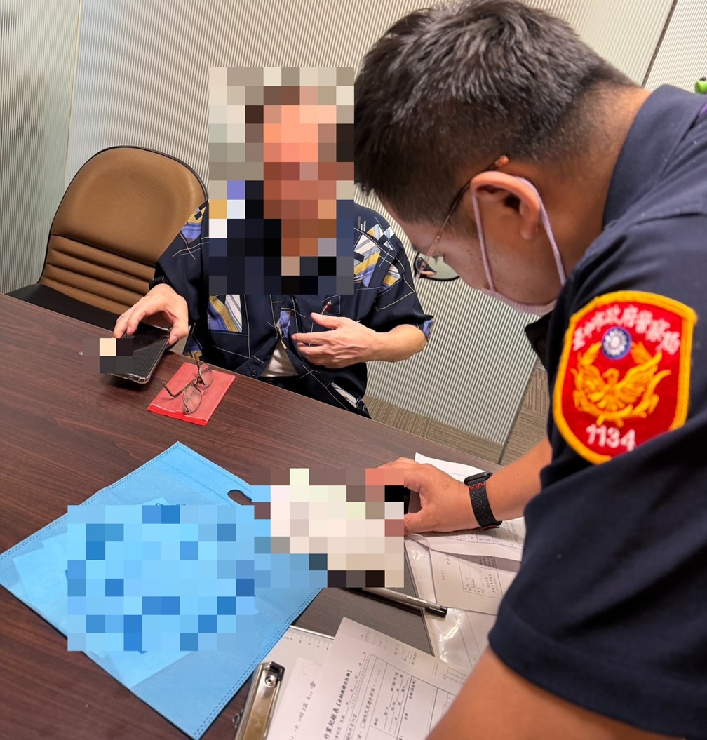 ▲圖說:張姓老翁欲提領53萬元購買網路保健品,銀行人員接獲老翁女兒事先提醒,趕緊報警協助 (圖/台中市政府 提供)