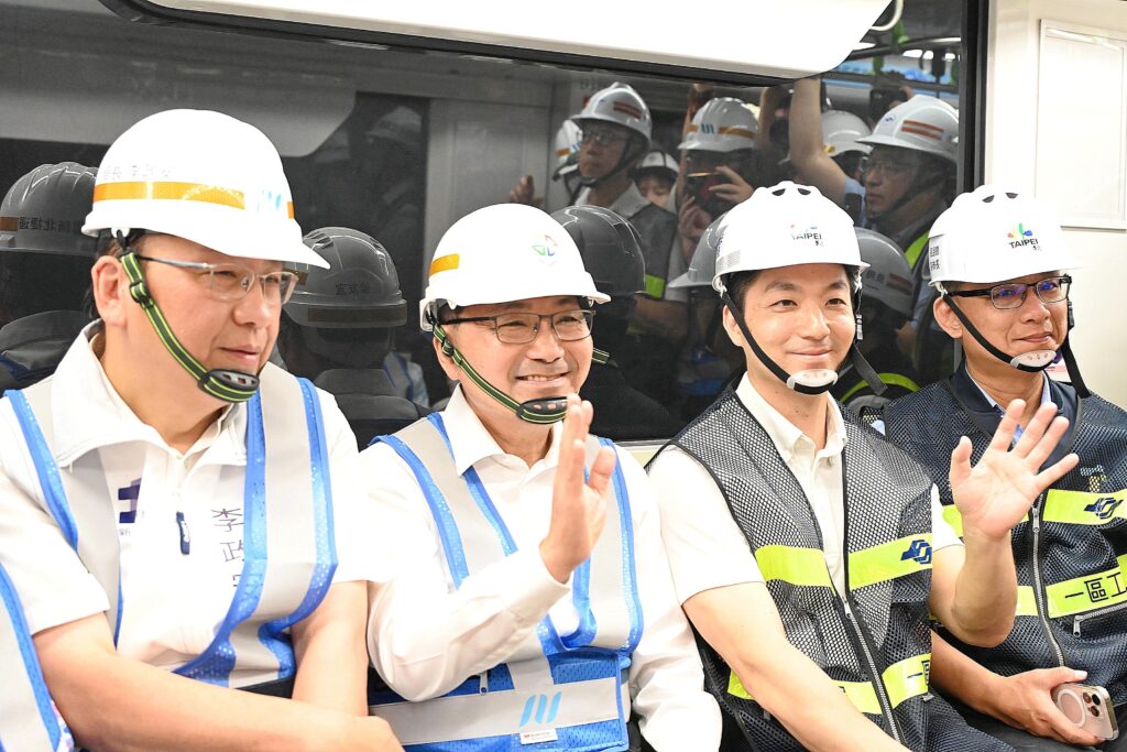 共築雙北軌道新未來 侯友宜、蔣萬安視察捷運萬大中和線主線動態測試 期明年底如期通車 52 S 154943773
