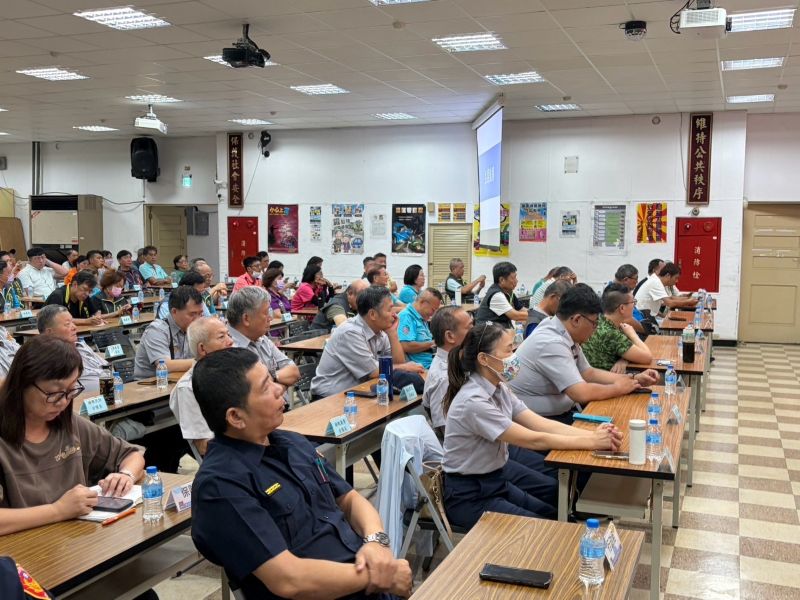 防空演習8/13登場 海山警攜手公私部門整備應變機制 16 《圖說》海山分局2026城鎮韌性(防空)演習協調會邀集區公所、里長、義警、民防幹部,以及金融機構、便利商店、量販店及大型連鎖賣場等公、民營單位代表與會 。〈海山分局提供〉