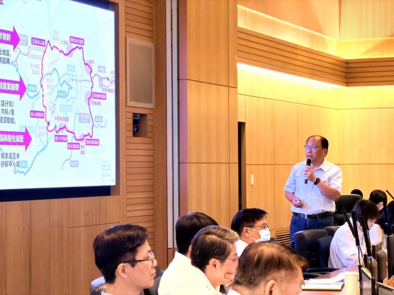 串聯北台千萬生活圈 新北捷運升級「四環八線」 路網189公里 27 《圖說》新北捷運局長李政安專題報告四環八線。〈捷運局提供〉