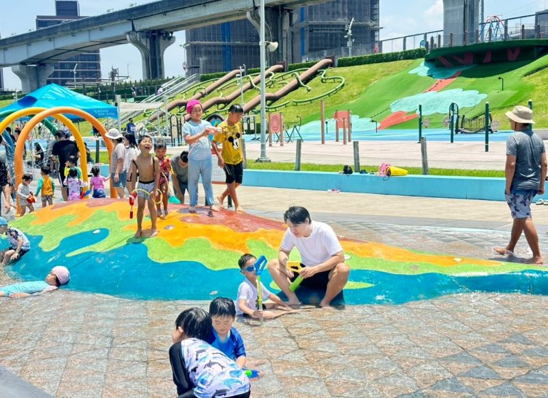 颱風過後迅速復原 新北五大人氣水樂園迎暑假旺季 14 《圖說》熊猴森水樂園多樣式的設施提供大小朋友同樂的戲水環境。〈高灘處提供〉