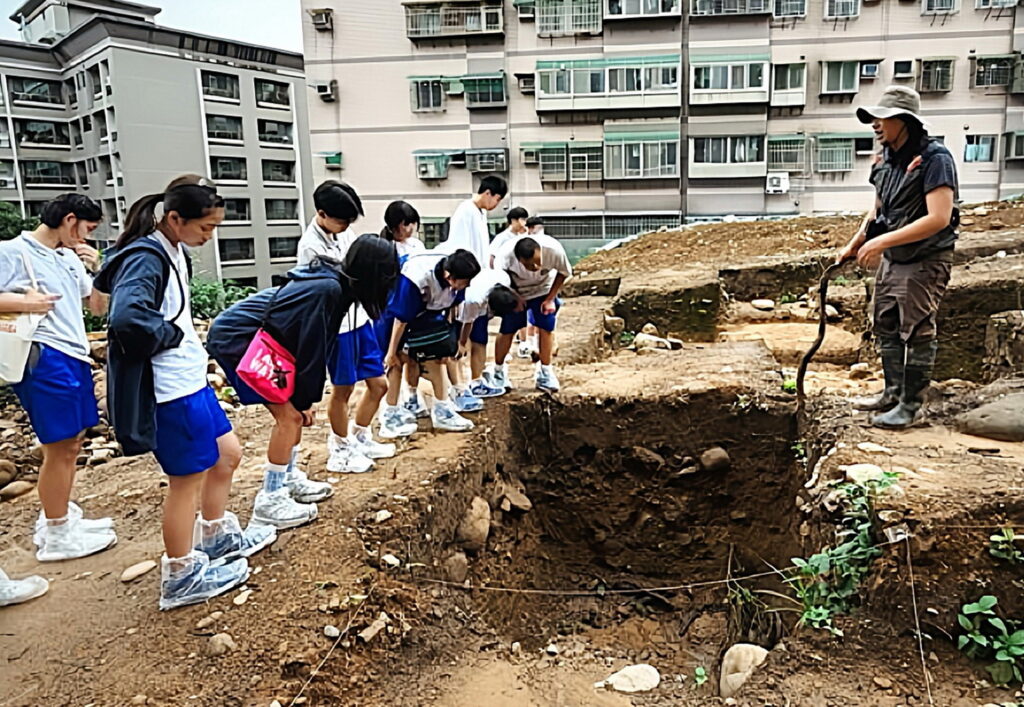 十三行博物館雙軌考古體驗登場 台語走讀遺址、親手發掘真實探坑 57 0805006