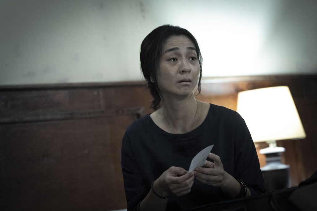 《粽邪4:坤蒂拉娜》冷水狂沖數小時、勒頸吊掛險窒息!陳雪甄:以為拍動作片 14 1 %E9%99%B3%E9%9B%AA%E7%94%84%E6%8E%A5%E6%BC%94%E3%80%8A%E7%B2%BD%E9%82%AA4%EF%BC%9A%E5%9D%A4%E8%92%82%E6%8B%89%E5%A8%9C%E3%80%8B%E4%BB%A5%E7%82%BA%E6%8B%8D%E5%8B%95%E4%BD%9C%E7%89%87%E3%80%82%E5%9C%96%EF%BC%8F%E8%8F%AF%E5%BD%B1%E6%8F%90%E4%BE%9B%E3%80%82
