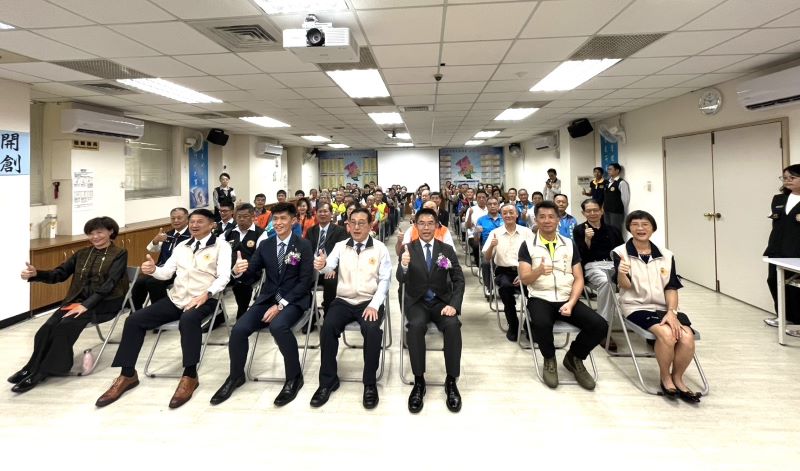 陳舜如接任北市榮服處 傅正誠勉承先啟後、深化有感服務 35 《圖說》臺北市榮民服務處新任處長布達交接典禮合影。〈臺北市榮服處提供〉