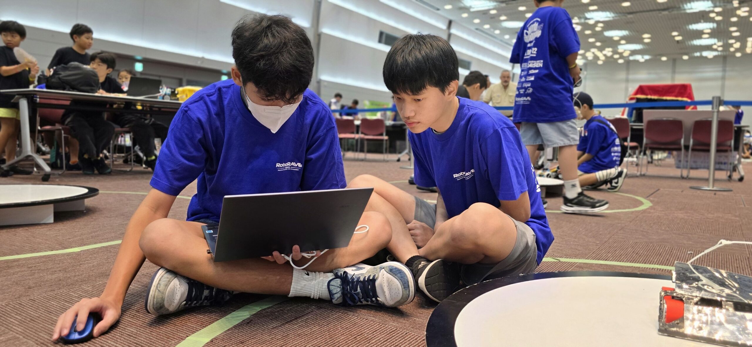連夜改裝、臨場逆轉 新竹學生日本 RoboRAVE 機器人世界賽勇奪世界亞軍! 34 line oa chat 260816 001356 scaled